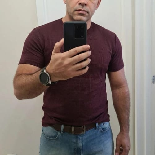 Customer photo review of Arden - Men's Ultra Comfortable Crew Neck T-Shirt