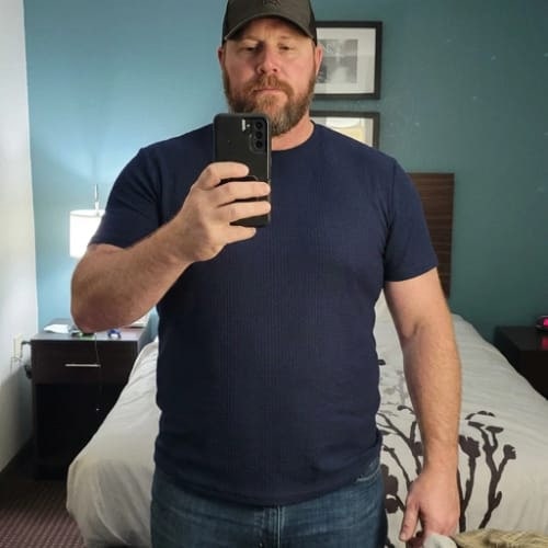 Customer photo review of Arden - Men's Ultra Comfortable Crew Neck T-Shirt