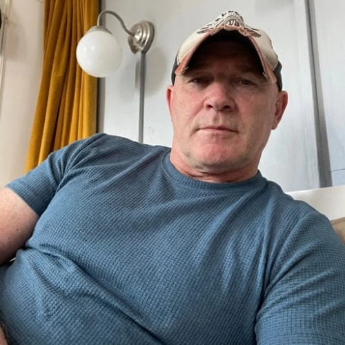 Customer photo review of Arden - Men's Ultra Comfortable Crew Neck T-Shirt