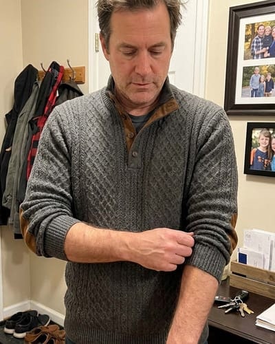Customer photo review of Crown - Classic High Collar Knit Pullover